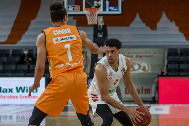 场上不仅有 场上不仅有